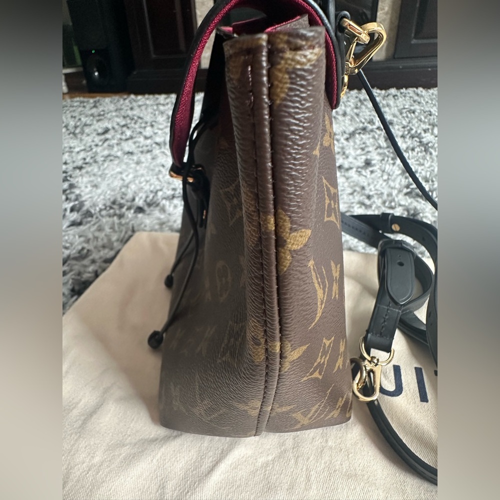 Louis Vuitton Monogram Montsouris - Picture 14 of 17